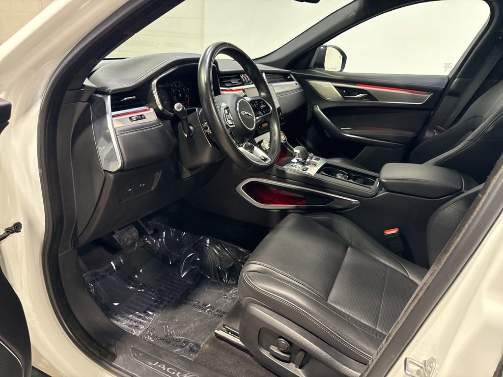 Used 2025 Jaguar F-PACE R-Dynamic S AWD/4WD image 31