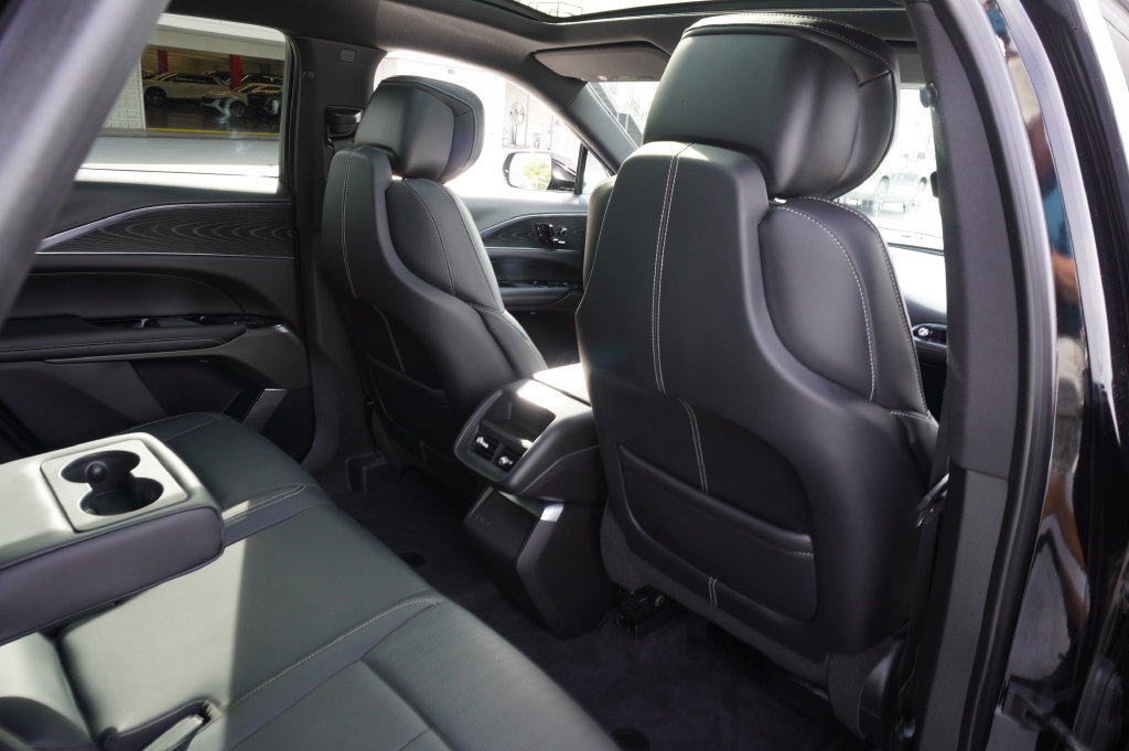 Used 2024 Cadillac Lyriq Sport RWD image 9