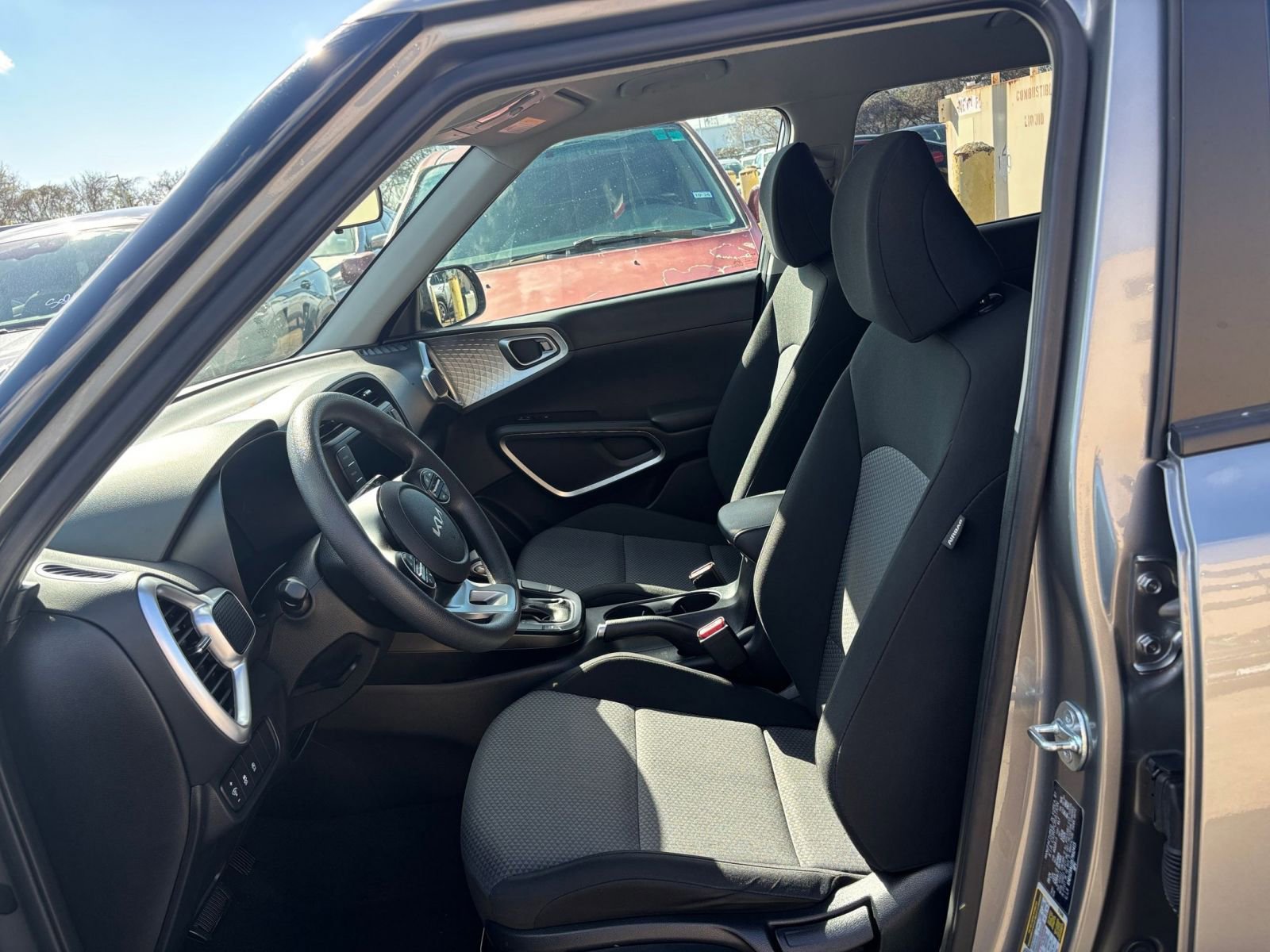 Used 2025 Kia Soul LX w/ LX Technology Package FWD image 24