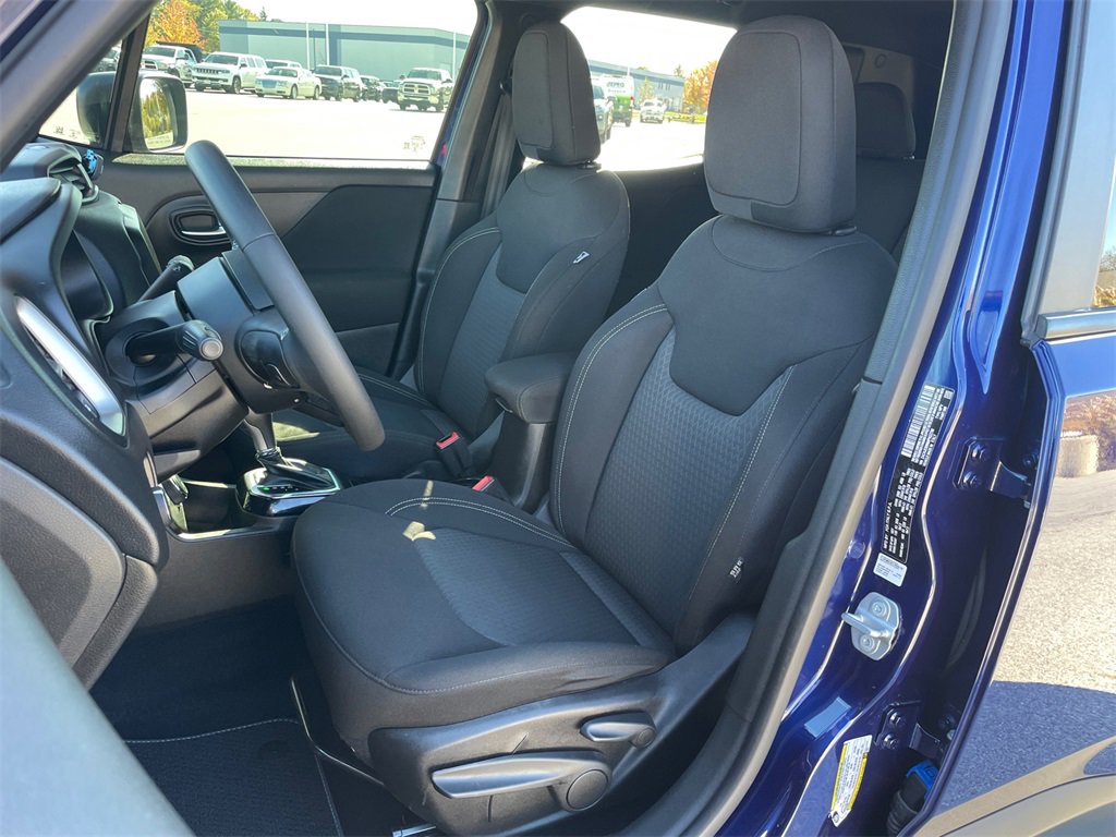 Used 2021 Jeep Renegade Latitude image 3