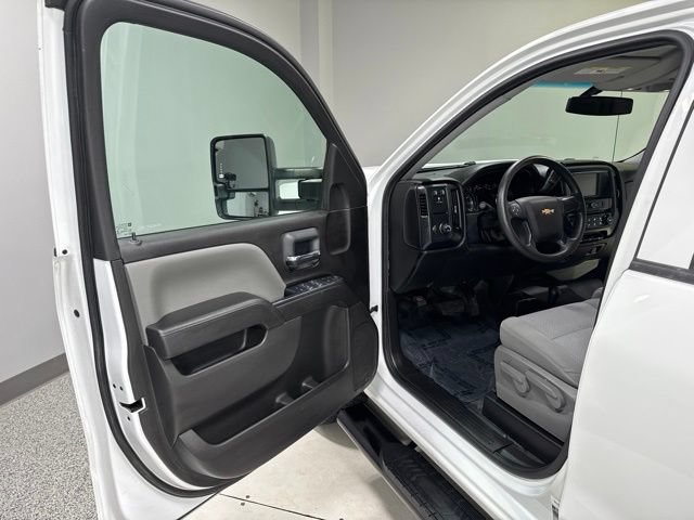 Used 2018 Chevrolet Silverado 1500 W/T w/ Trailering Package AWD/4WD image 7