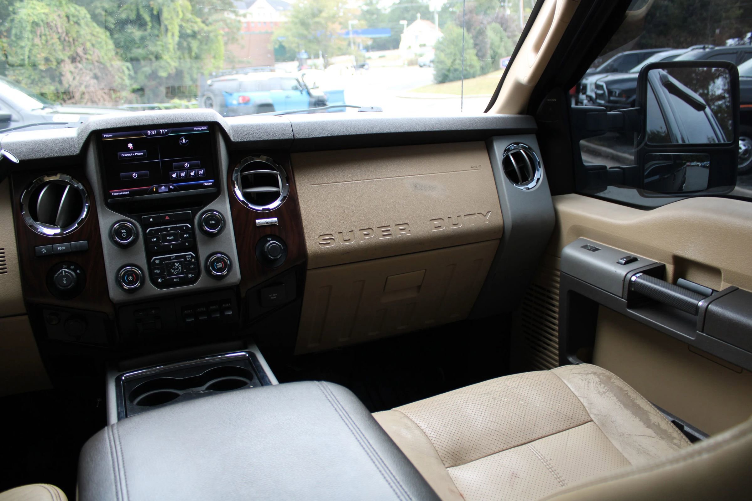 Used 2013 Ford F250 Lariat w/ Lariat Interior Pkg image 13
