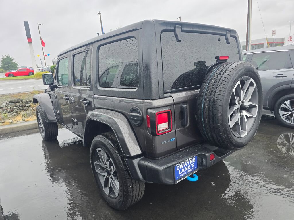 Used 2024 Jeep Wrangler Unlimited image 8