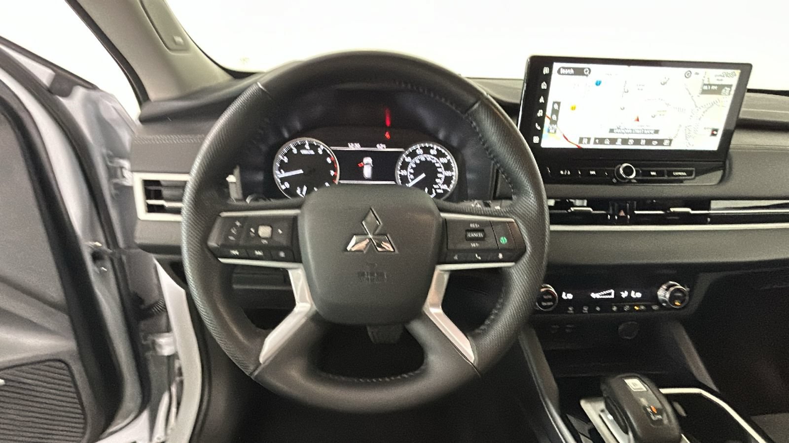 Used 2025 Mitsubishi Outlander SE AWD/4WD image 16