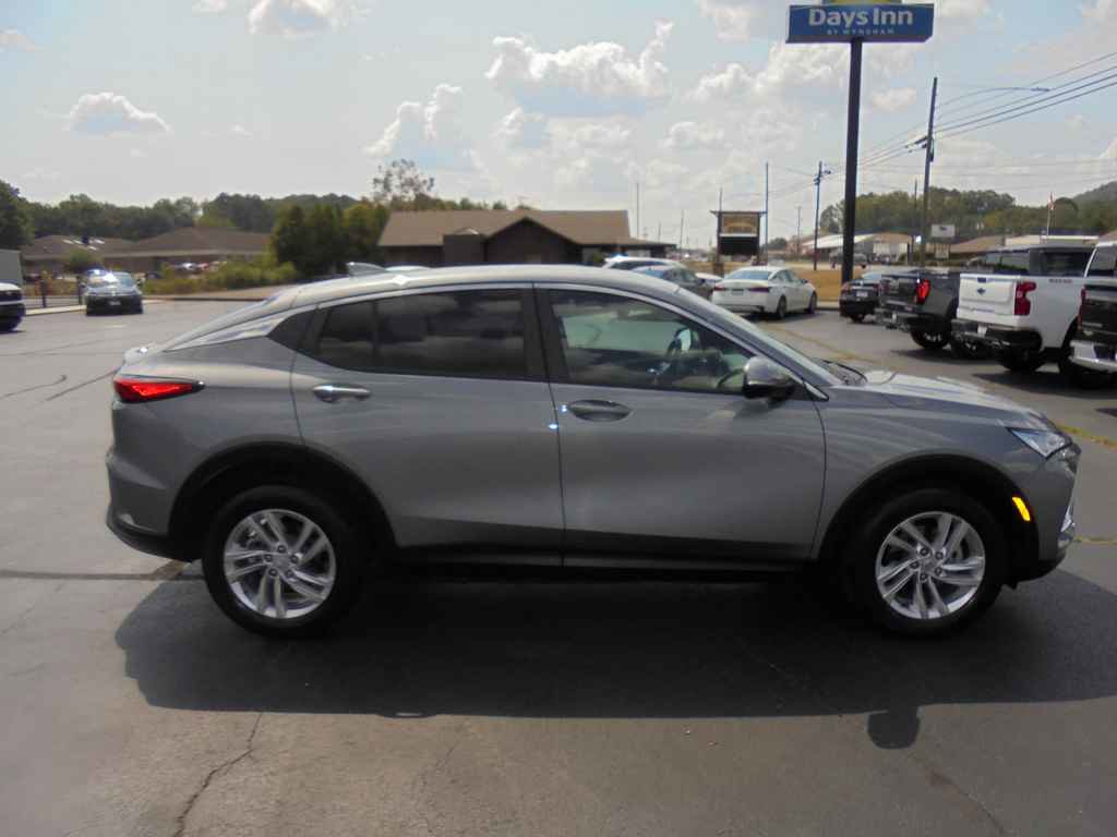 Used 2024 Buick Envista Preferred w/ Convenience I Package image 2