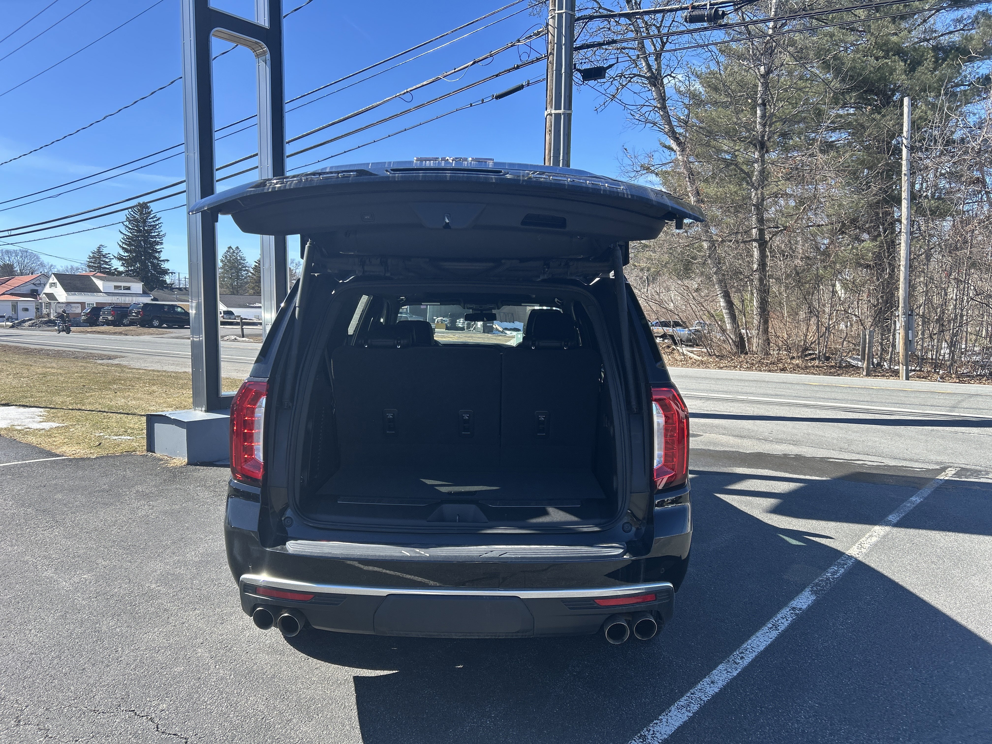 Used 2023 GMC Yukon Denali image 8