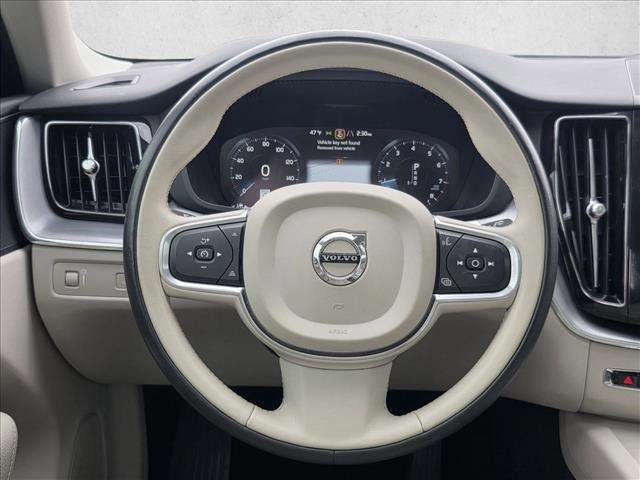 Used 2018 Volvo XC60 T6 Momentum w/ Convenience Package image 19