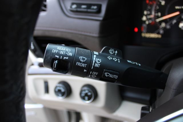 Used 2015 Cadillac Escalade ESV Premium AWD/4WD image 11