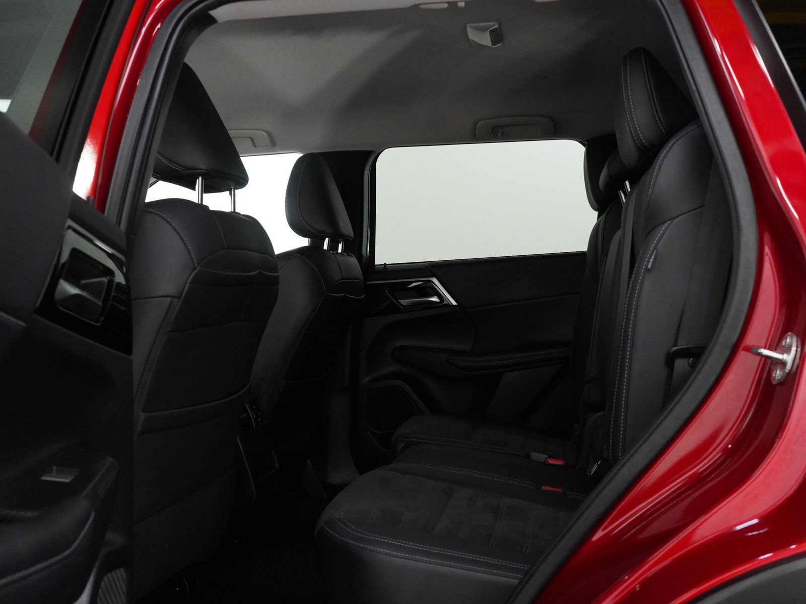 Used 2023 Mitsubishi Outlander SE AWD/4WD image 19