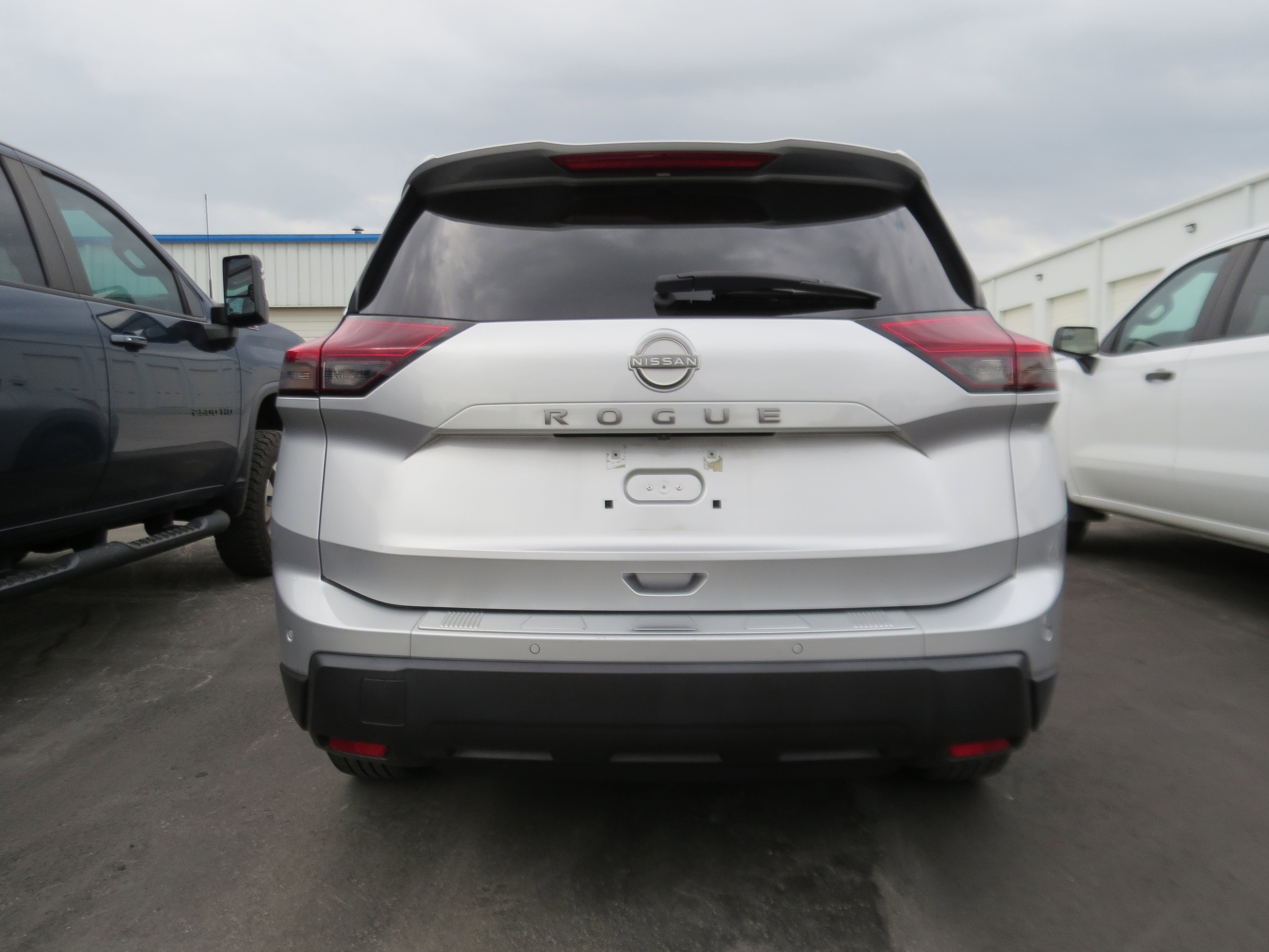Used 2024 Nissan Rogue S FWD image 6