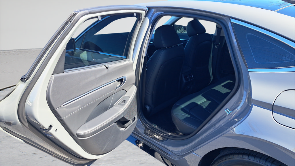 Used 2022 Hyundai Sonata Limited w/ Cargo Package FWD image 11