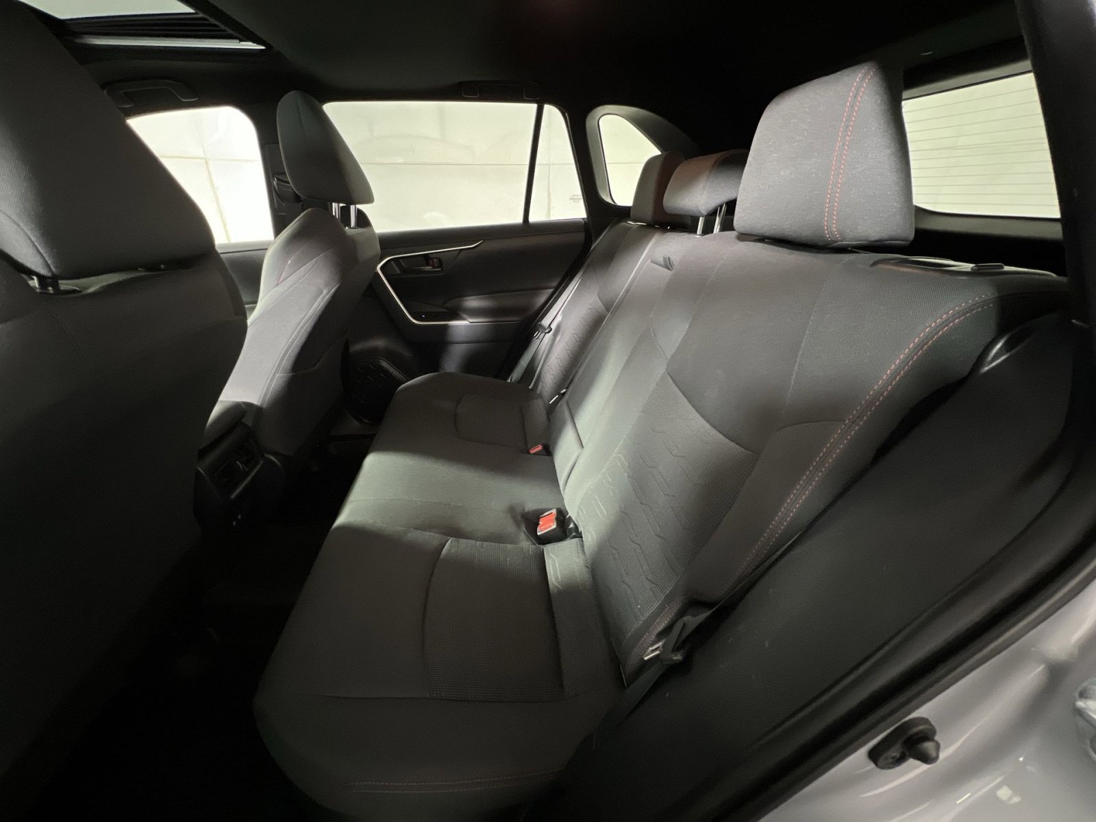 Used 2021 Toyota RAV4 SE image 23