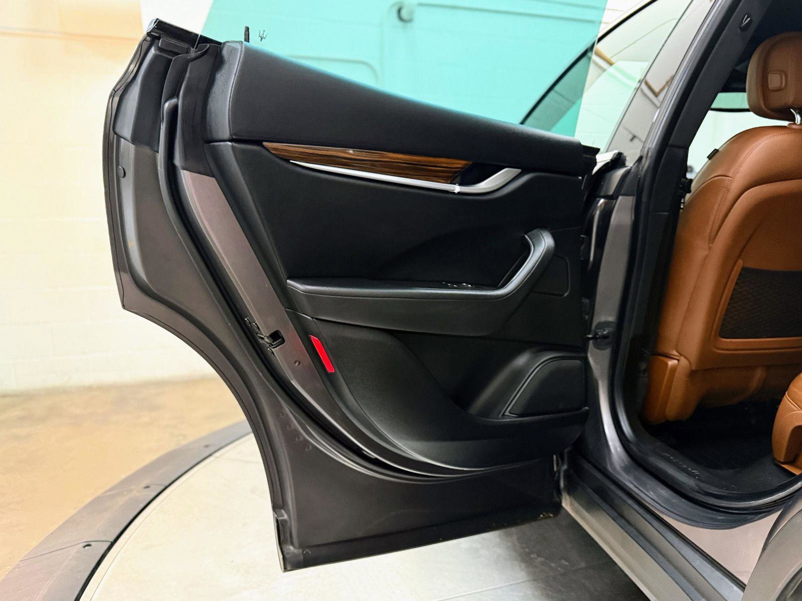 Used 2017 Maserati Levante image 15