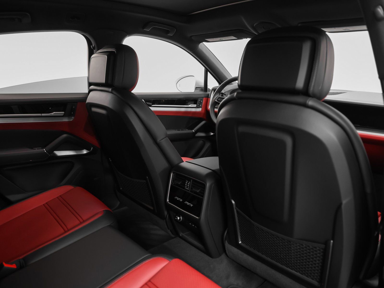 Certified 2025 Porsche Cayenne Coupe AWD/4WD image 26