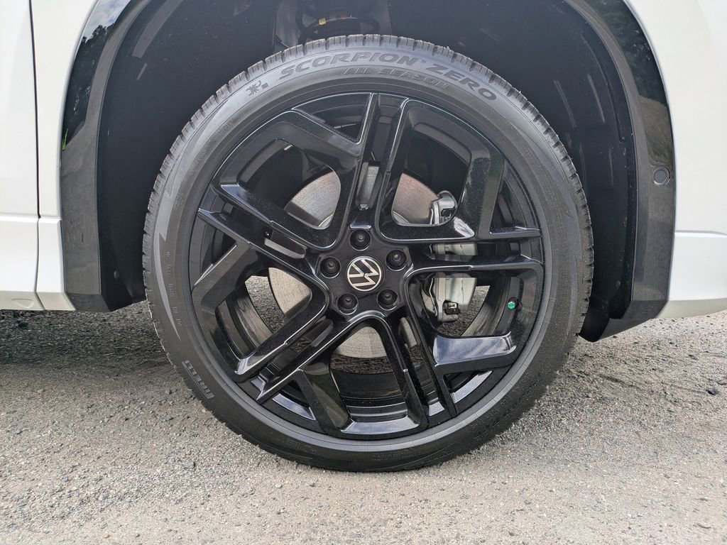 New 2026 Volkswagen Tiguan SE R-Line AWD/4WD image 11
