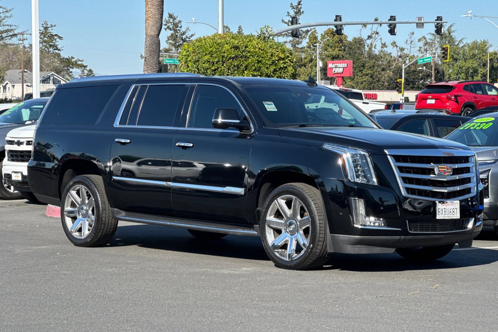 Used 2018 Cadillac Escalade ESV Premium Luxury image 2