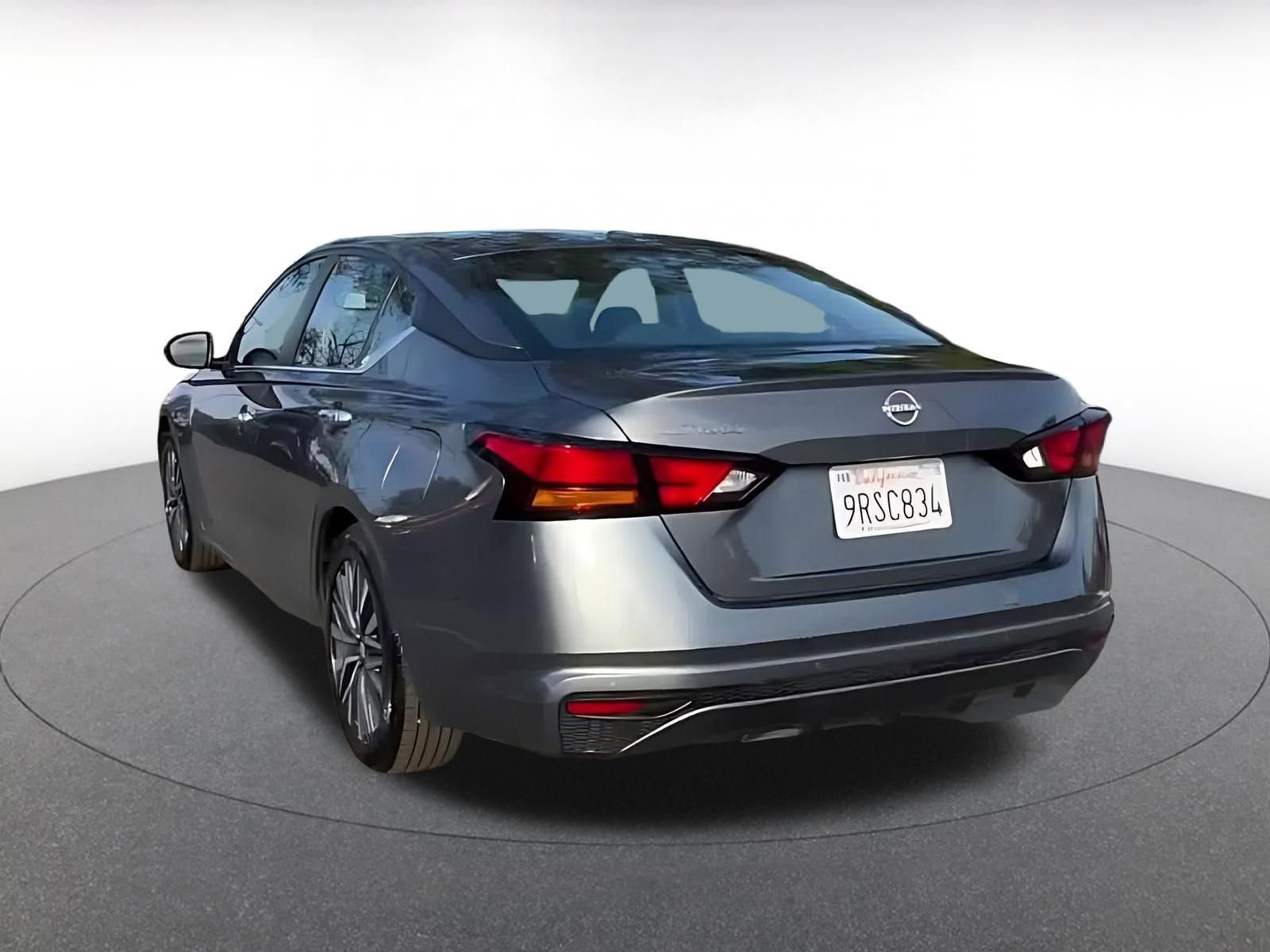 Used 2025 Nissan Altima 2.5 SV image 9