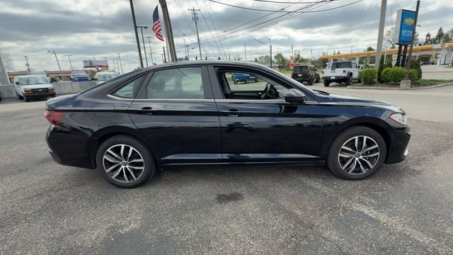 Used 2025 Volkswagen Jetta SE image 9