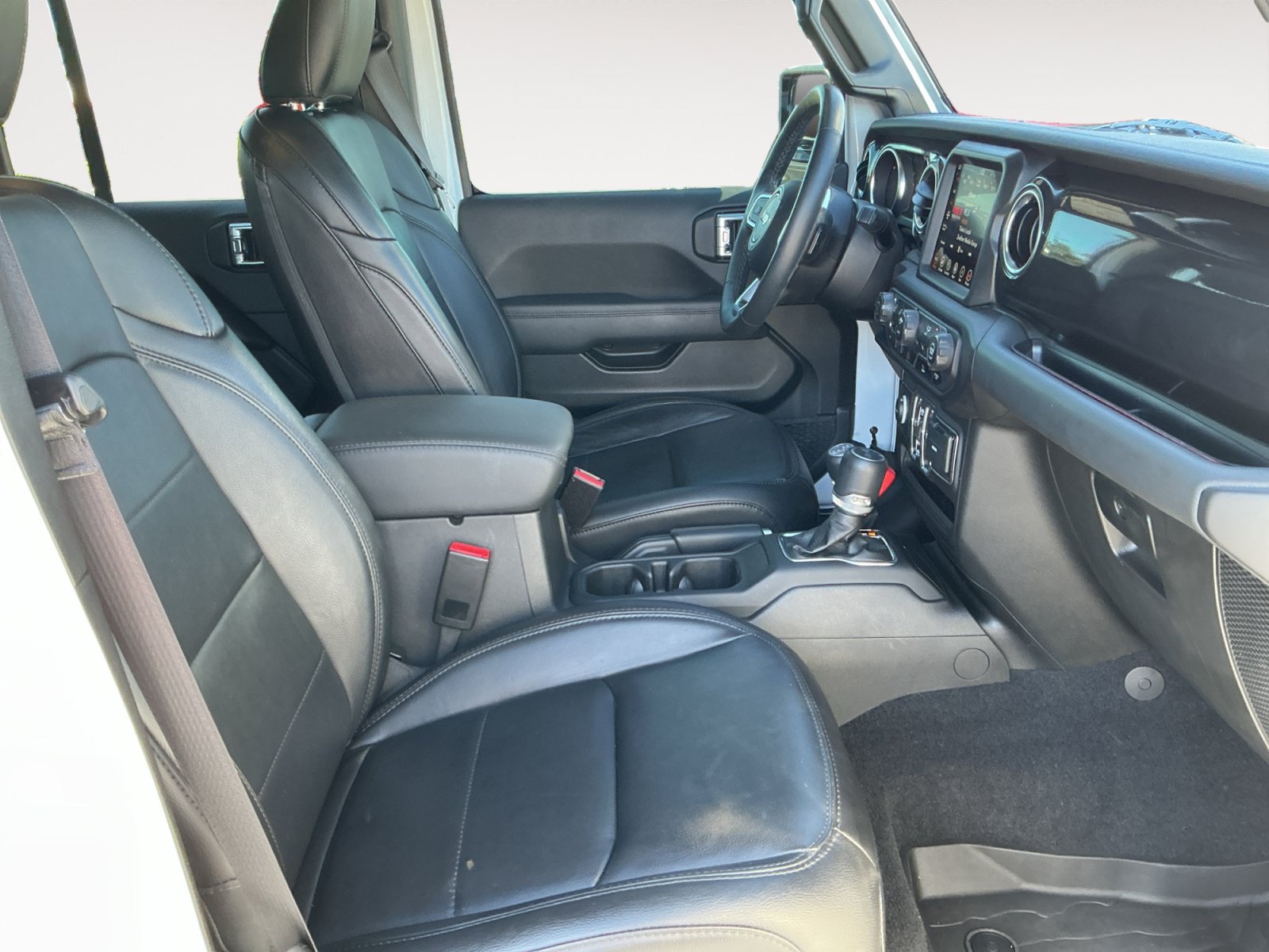 Used 2023 Jeep Wrangler Unlimited Sahara AWD/4WD image 15