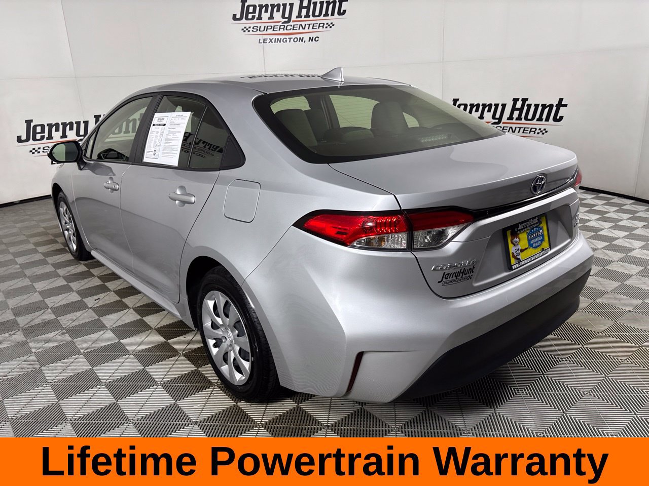 Used 2025 Toyota Corolla LE FWD image 8
