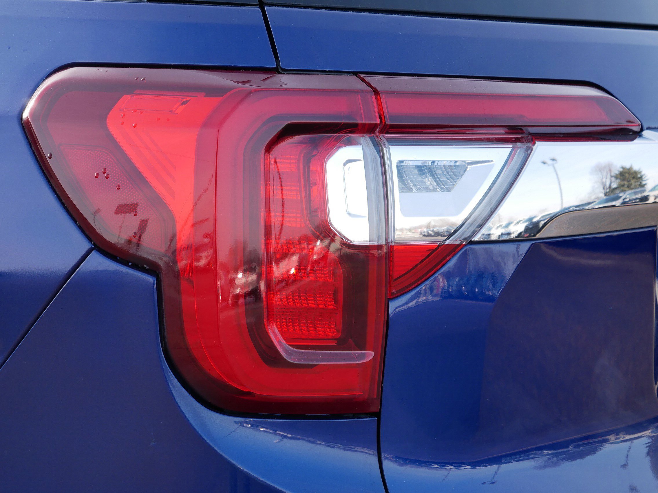 Used 2023 GMC Acadia SLE w/ Driver Convenience Package image 17