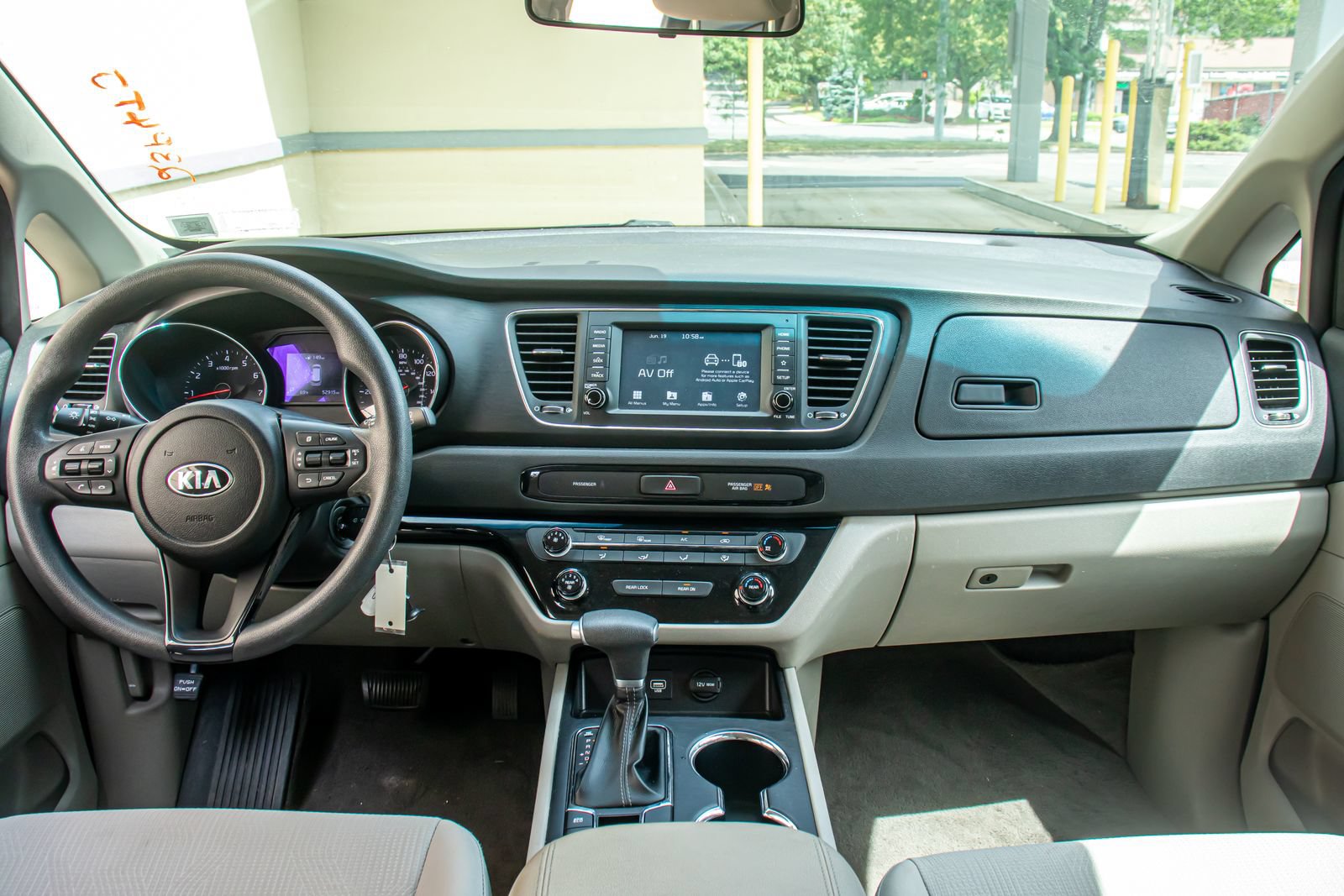 Used 2021 Kia Sedona LX FWD image 16