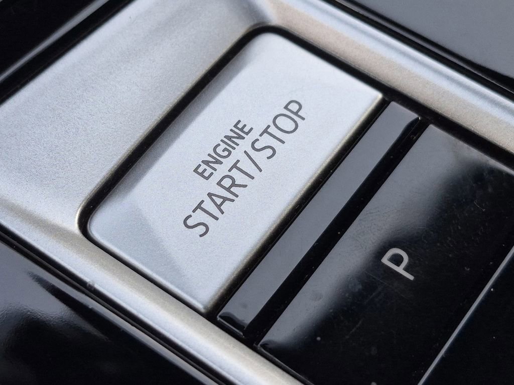 Used 2024 Volkswagen Atlas Cross Sport SE image 26