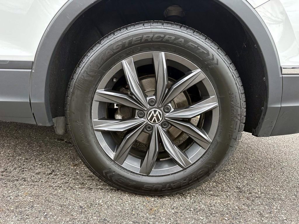 Used 2022 Volkswagen Tiguan SE image 10
