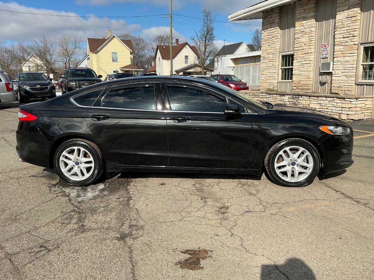 Used 2014 Ford Fusion SE image 2