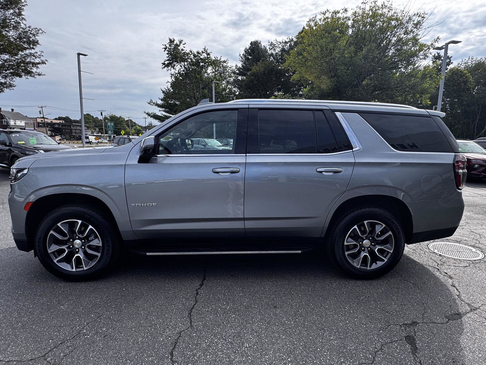 Used 2024 Chevrolet Tahoe LT w/ LT Signature Package AWD/4WD image 4