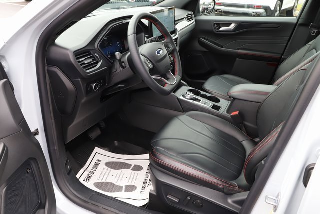 Used 2025 Ford Escape ST-Line Elite w/ Premium Technology Package image 13