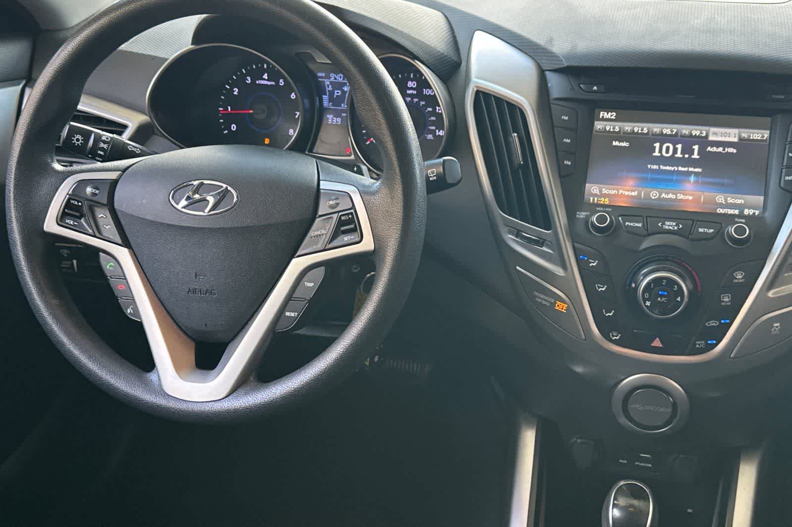 Used 2015 Hyundai Veloster FWD image 16