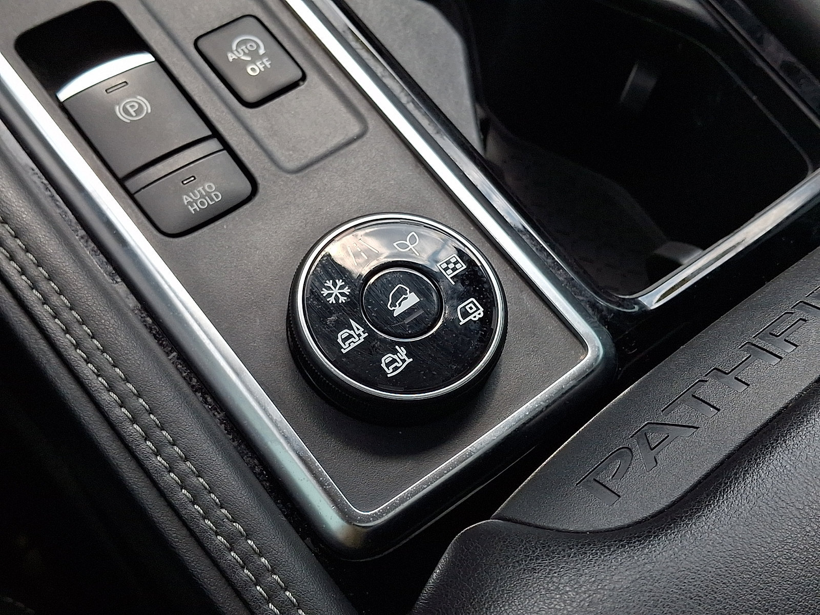 Certified 2023 Nissan Pathfinder Platinum AWD/4WD image 18