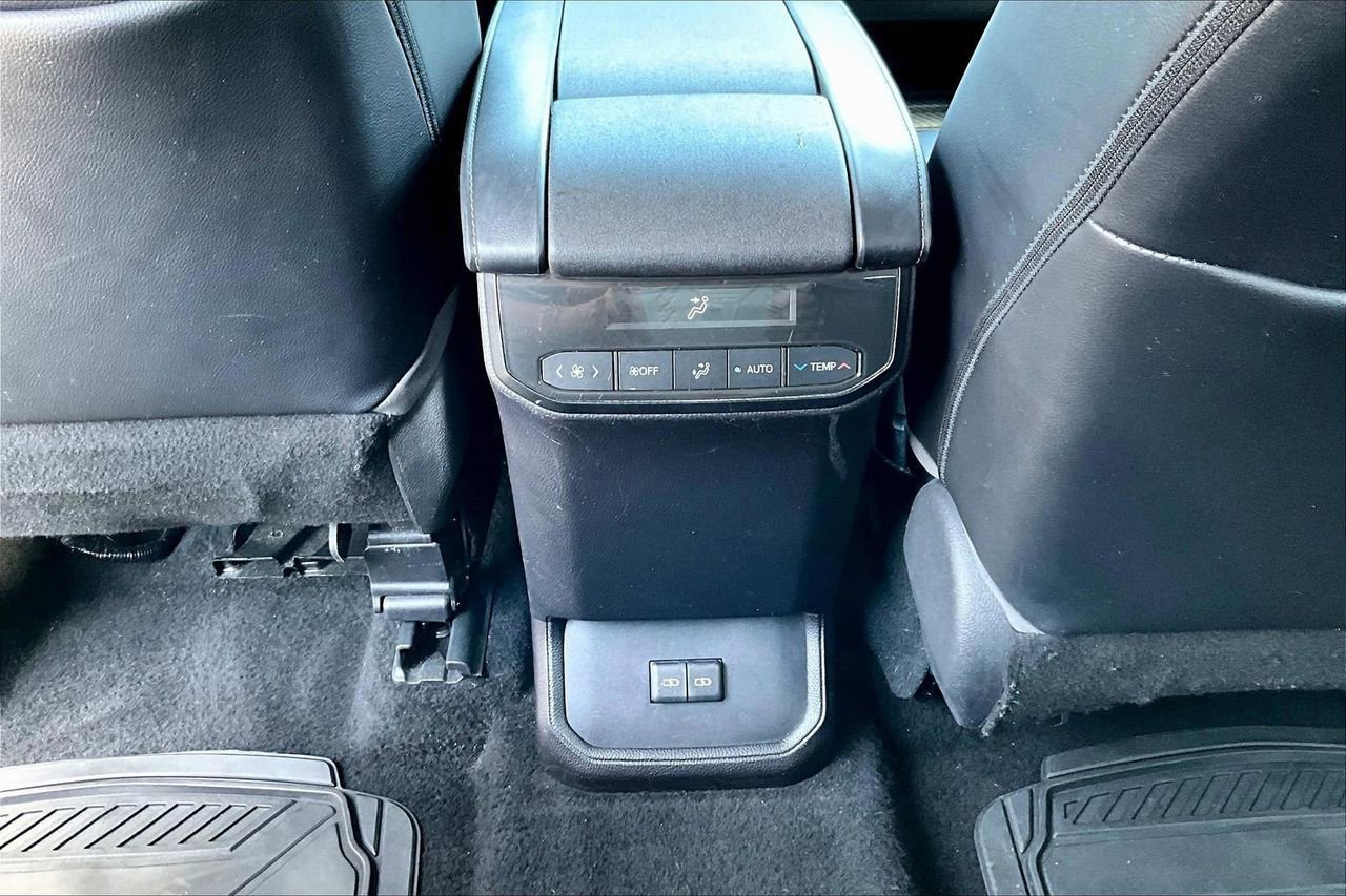 Used 2022 Toyota Highlander XLE image 15