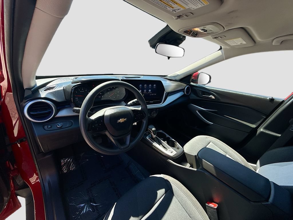 Used 2026 Chevrolet Trax LS w/ LS Convenience Package FWD image 9