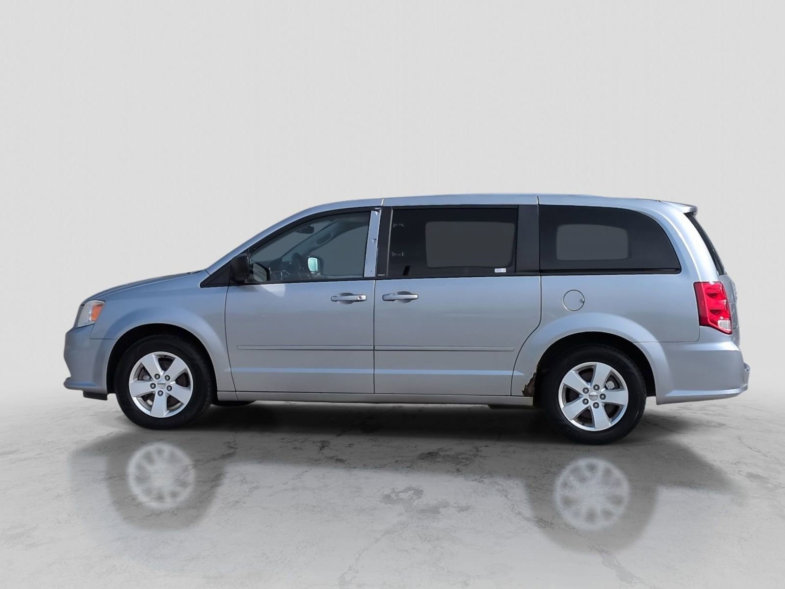 Used 2013 Dodge Grand Caravan SE image 3