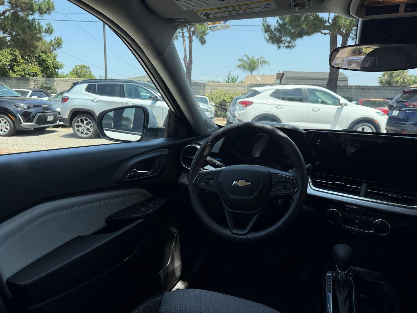 Used 2025 Chevrolet Trax LT FWD image 30