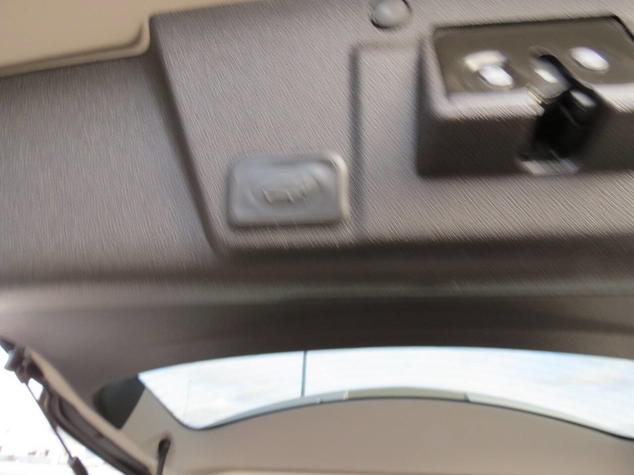 Used 2014 Chevrolet Traverse LT image 24