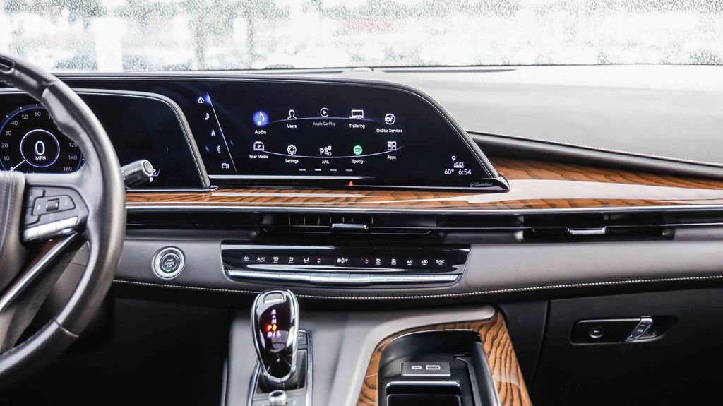 Used 2024 Cadillac Escalade ESV Premium Luxury Platinum AWD/4WD image 16