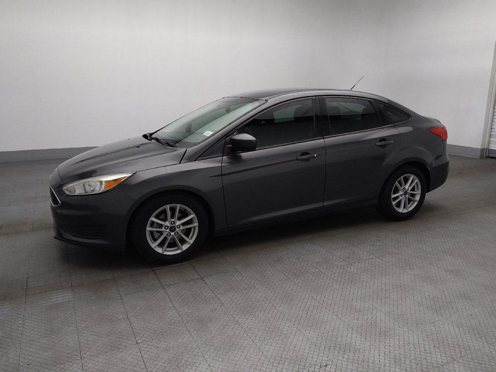 Used 2018 Ford Focus SE FWD image 2