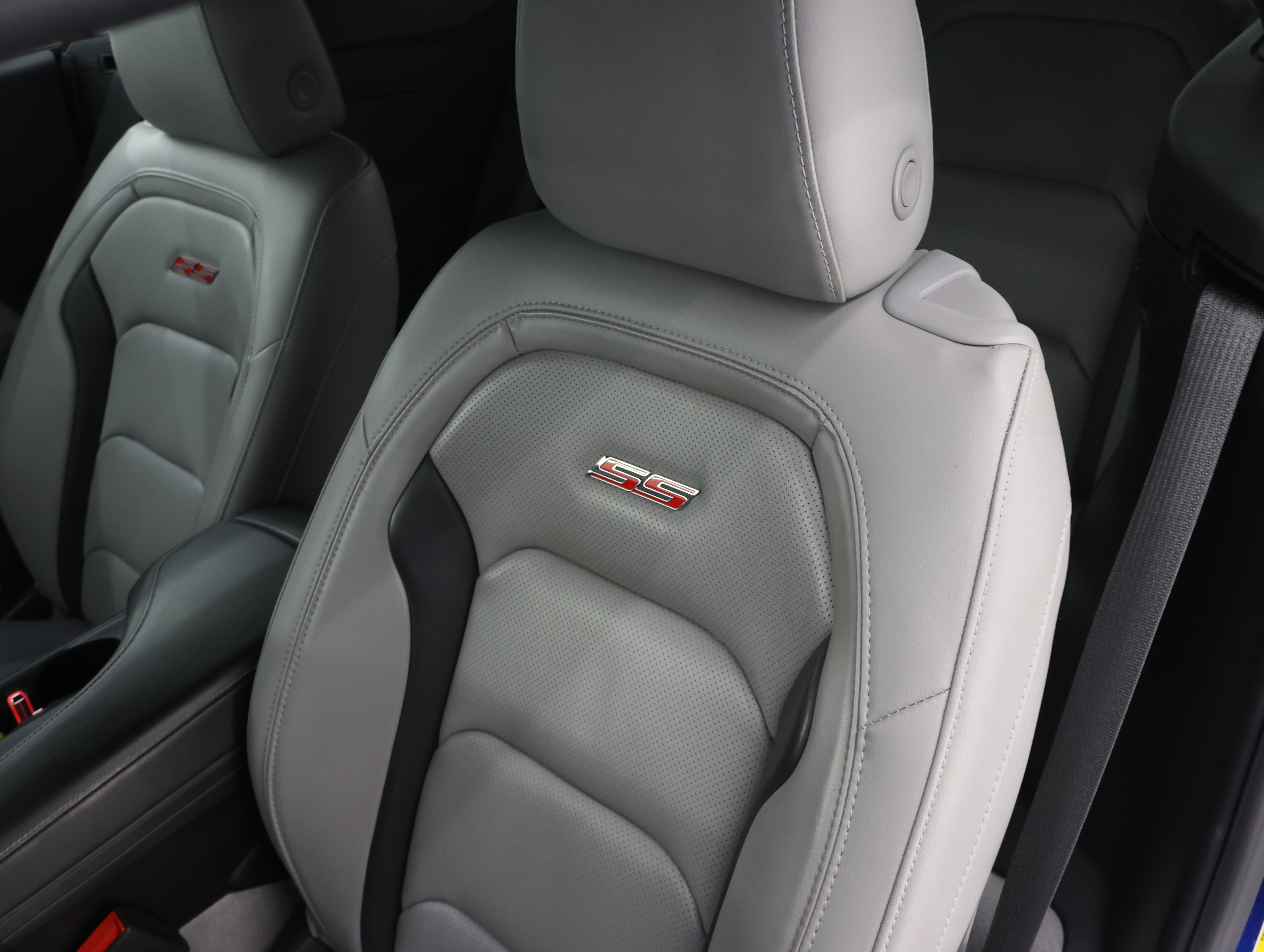 Used 2018 Chevrolet Camaro SS w/ LPO, Ground Effects Package RWD image 37