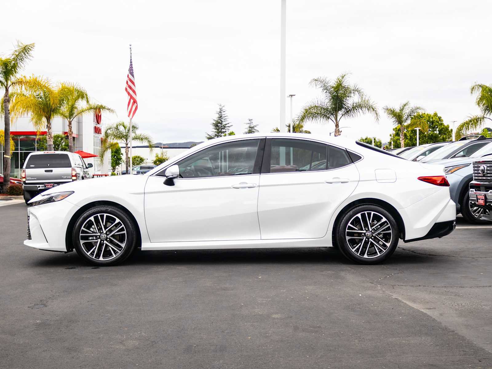 Used 2026 Toyota Camry XLE FWD image 4