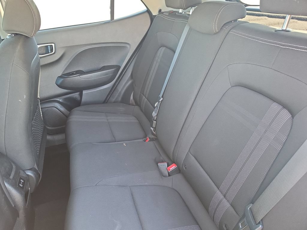 Used 2024 Hyundai Venue SEL FWD image 16