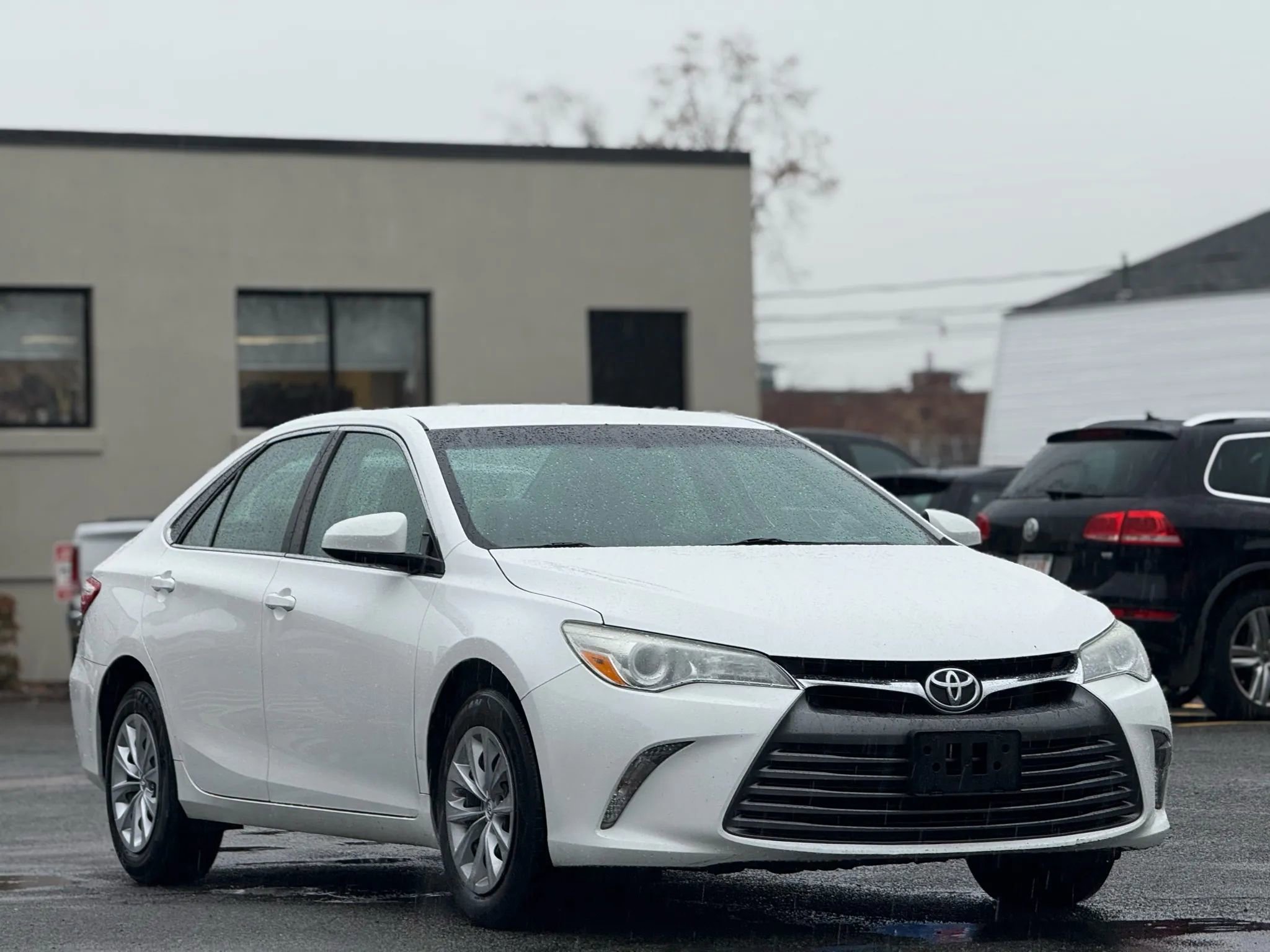 Used 2016 Toyota Camry LE FWD image 3