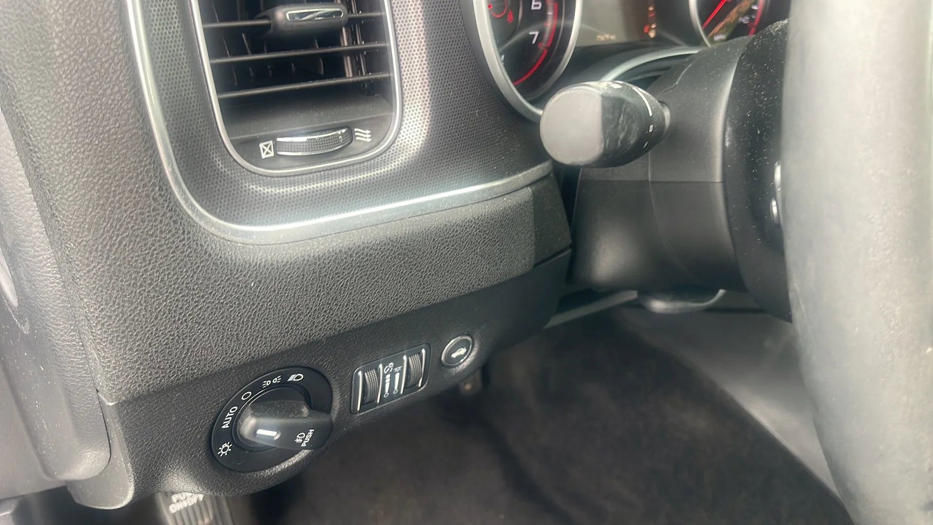 Used 2015 Dodge Charger SXT RWD image 10