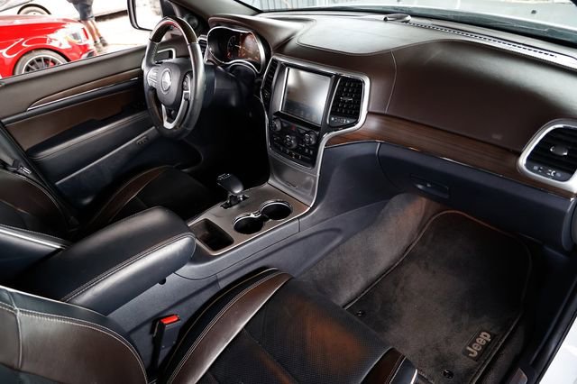 Used 2014 Jeep Grand Cherokee Overland w/ Advanced Technology Group image 19