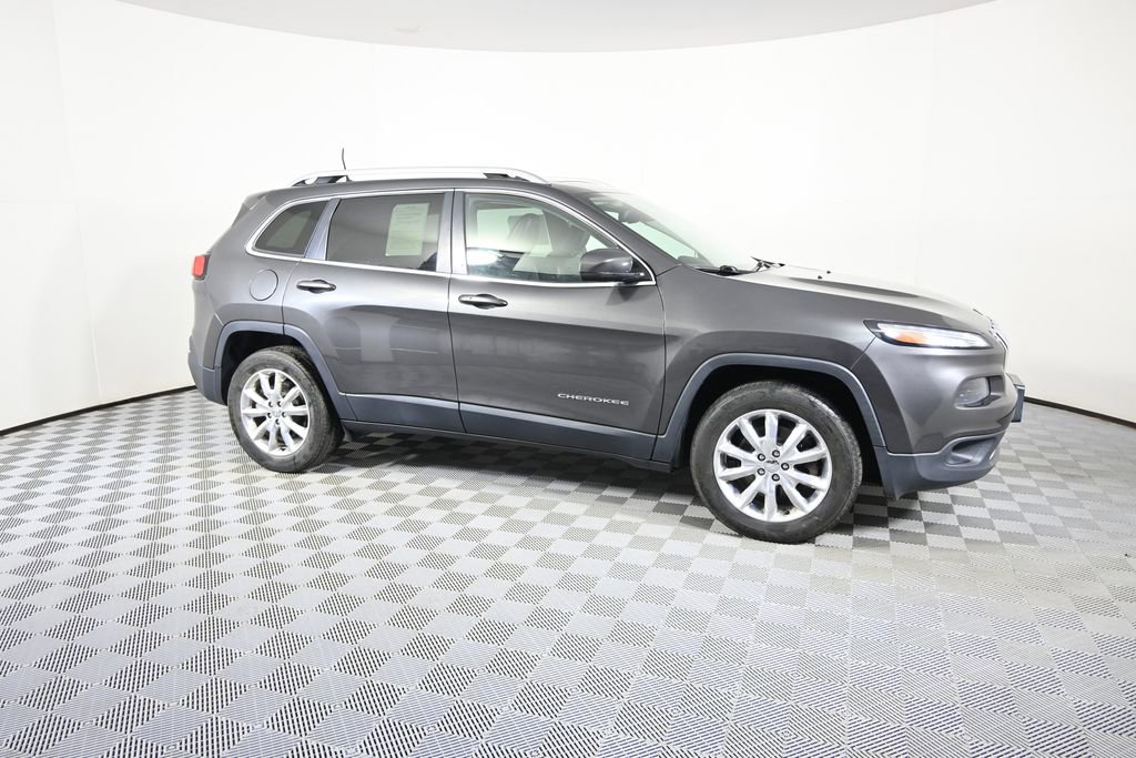 Used 2017 Jeep Cherokee Limited w/ Luxury Group AWD/4WD image 8