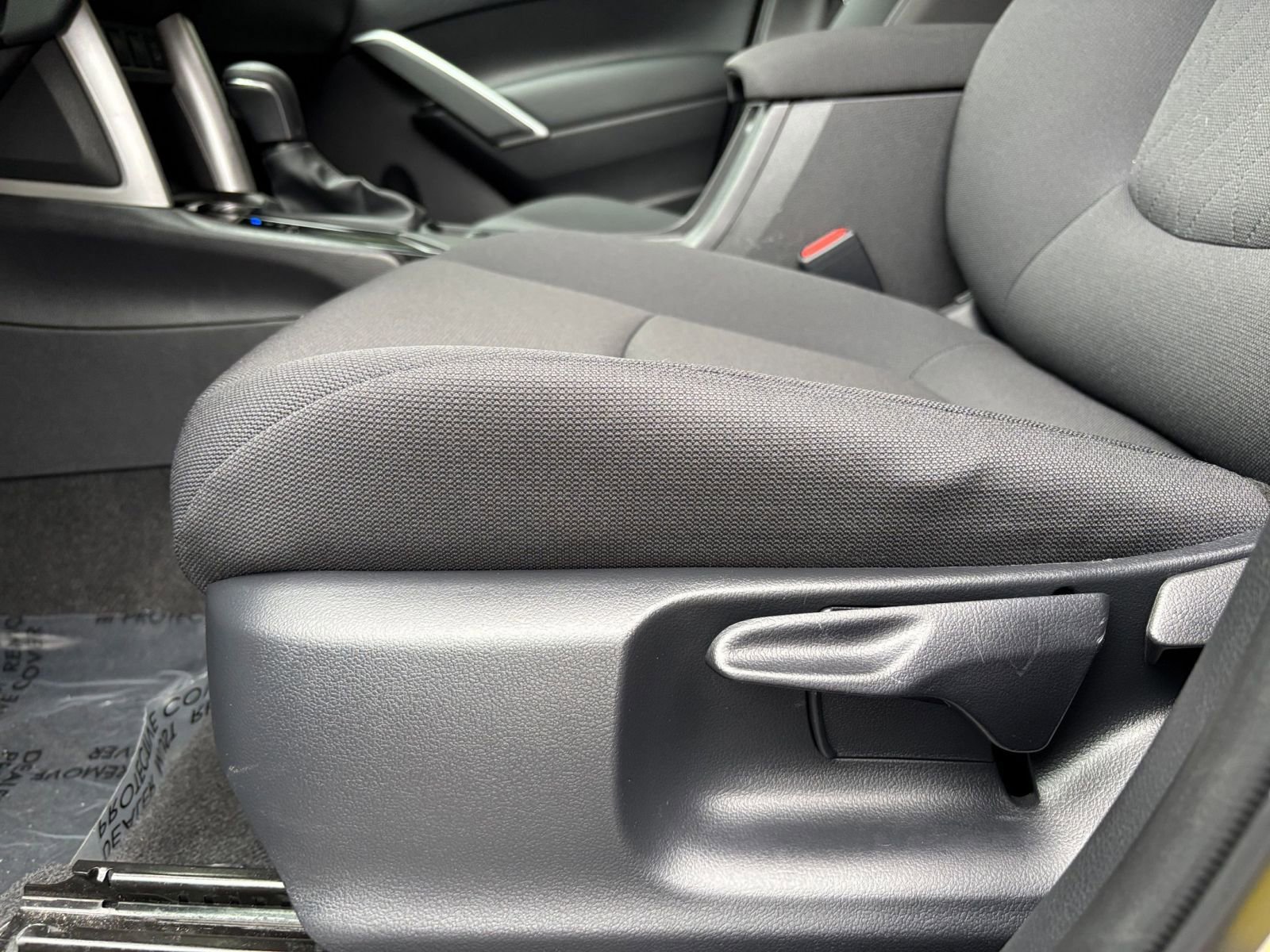 Used 2025 Toyota Corolla Cross LE image 23