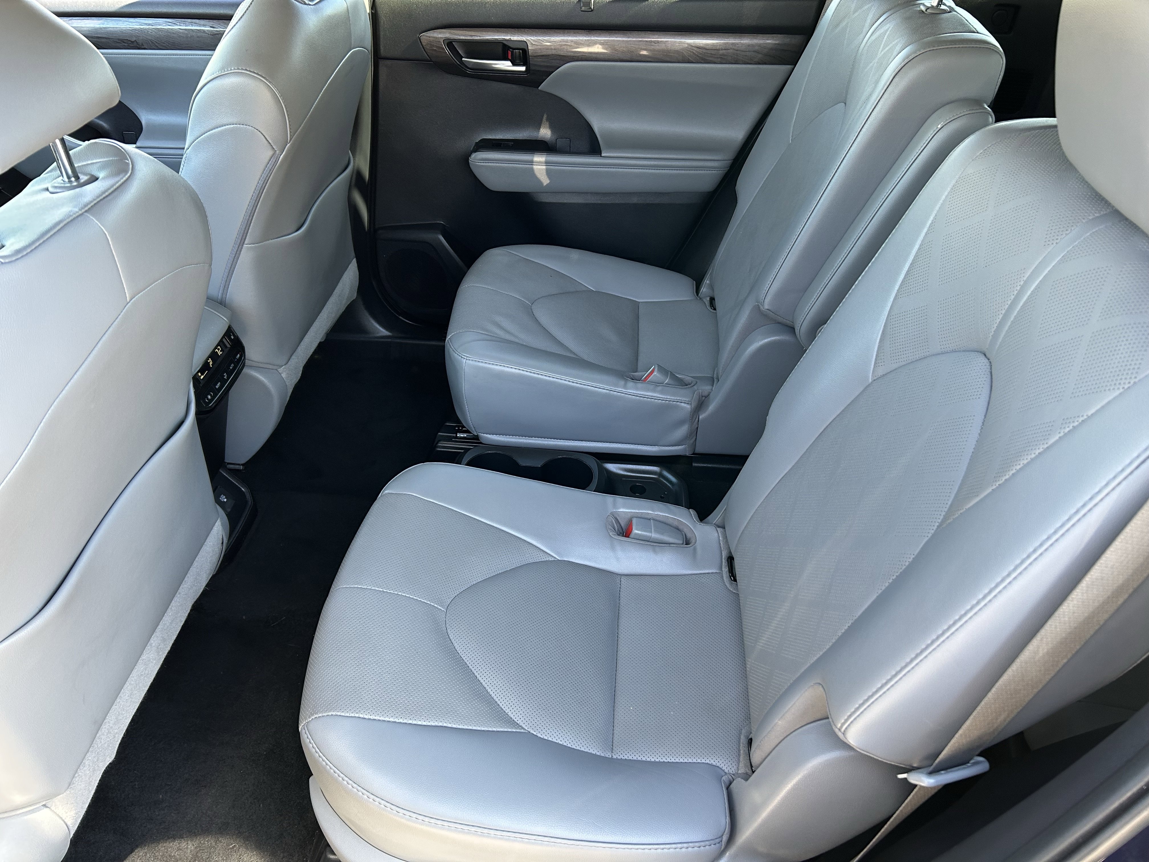 Used 2021 Toyota Highlander Platinum image 19