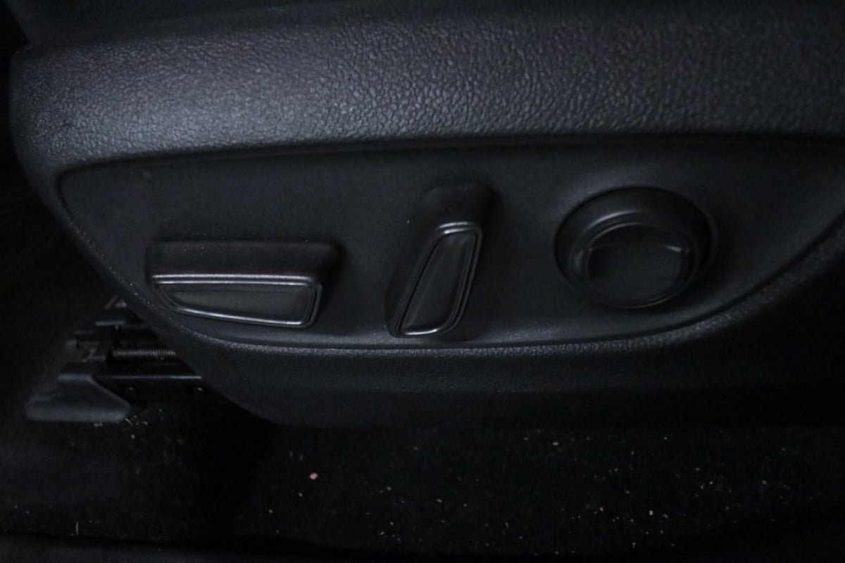 Used 2022 Toyota Highlander XSE FWD image 14